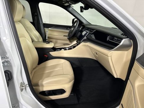 Used 2023 Jeep Grand Cherokee 4WD 4xe image 28