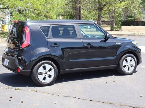 Used 2016 Kia Soul FWD image 4