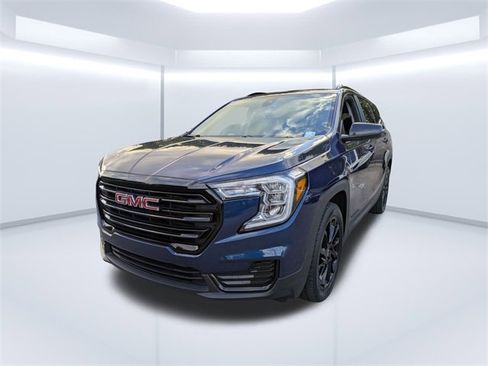 Used 2023 GMC Terrain SLE w/ Driver Convenience Package image 8