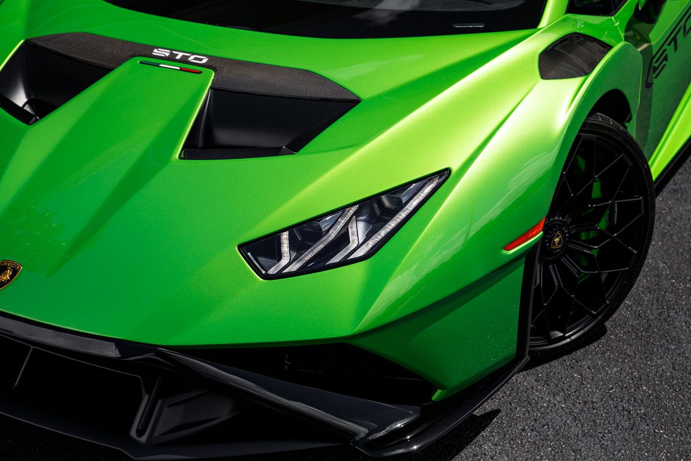 Used 2023 Lamborghini Huracan STO RWD image 6
