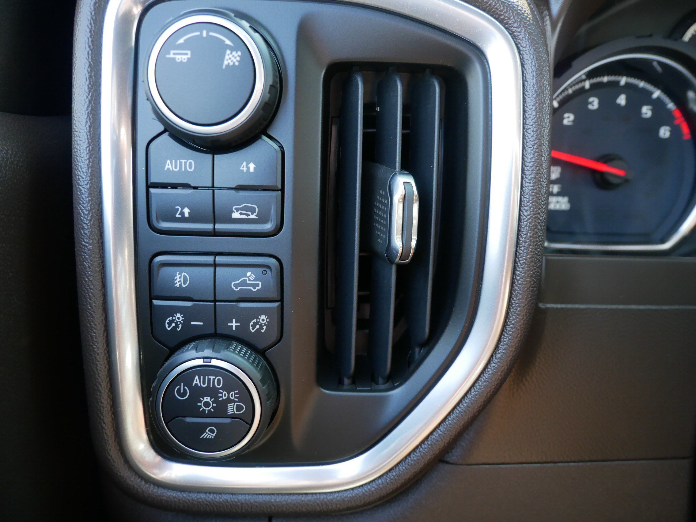 Used 2019 Chevrolet Silverado 1500 LTZ w/ LTZ Plus Package AWD/4WD image 26