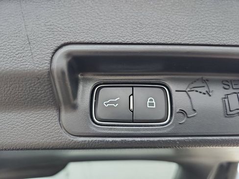 Used 2022 Ford Explorer XLT w/ Equipment Group 202A image 15