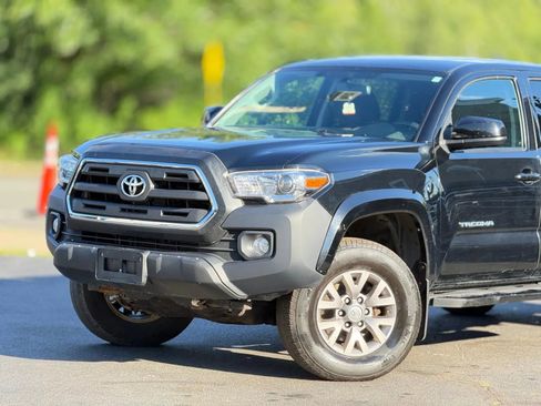 Used 2017 Toyota Tacoma SR5 w/ Tow Package AWD/4WD image 7