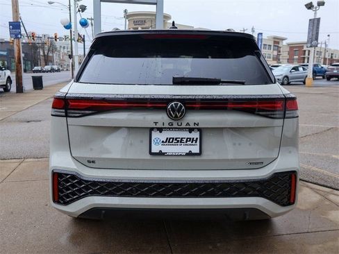 New 2026 Volkswagen Tiguan SE R-Line image 4