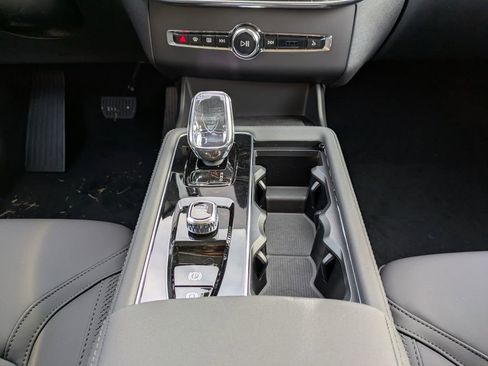 New 2026 Volvo XC90 B6 Plus w/ Protection Package Premier AWD/4WD image 18
