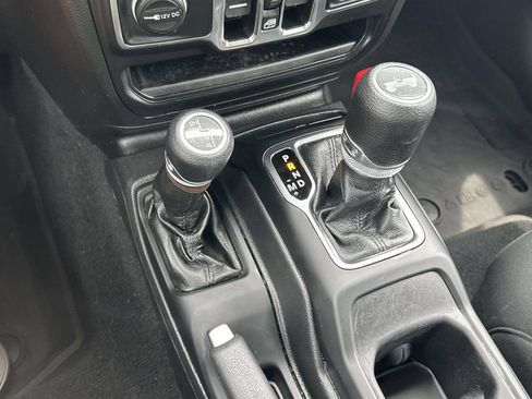 Used 2022 Jeep Wrangler Unlimited Sport AWD/4WD image 28
