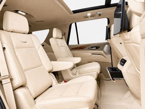Used 2024 Cadillac Escalade Sport Platinum w/ LPO, ONYX Package AWD/4WD image 24