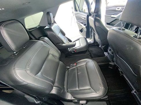 Used 2022 Ford Explorer XLT w/ Equipment Group 202A AWD/4WD image 11