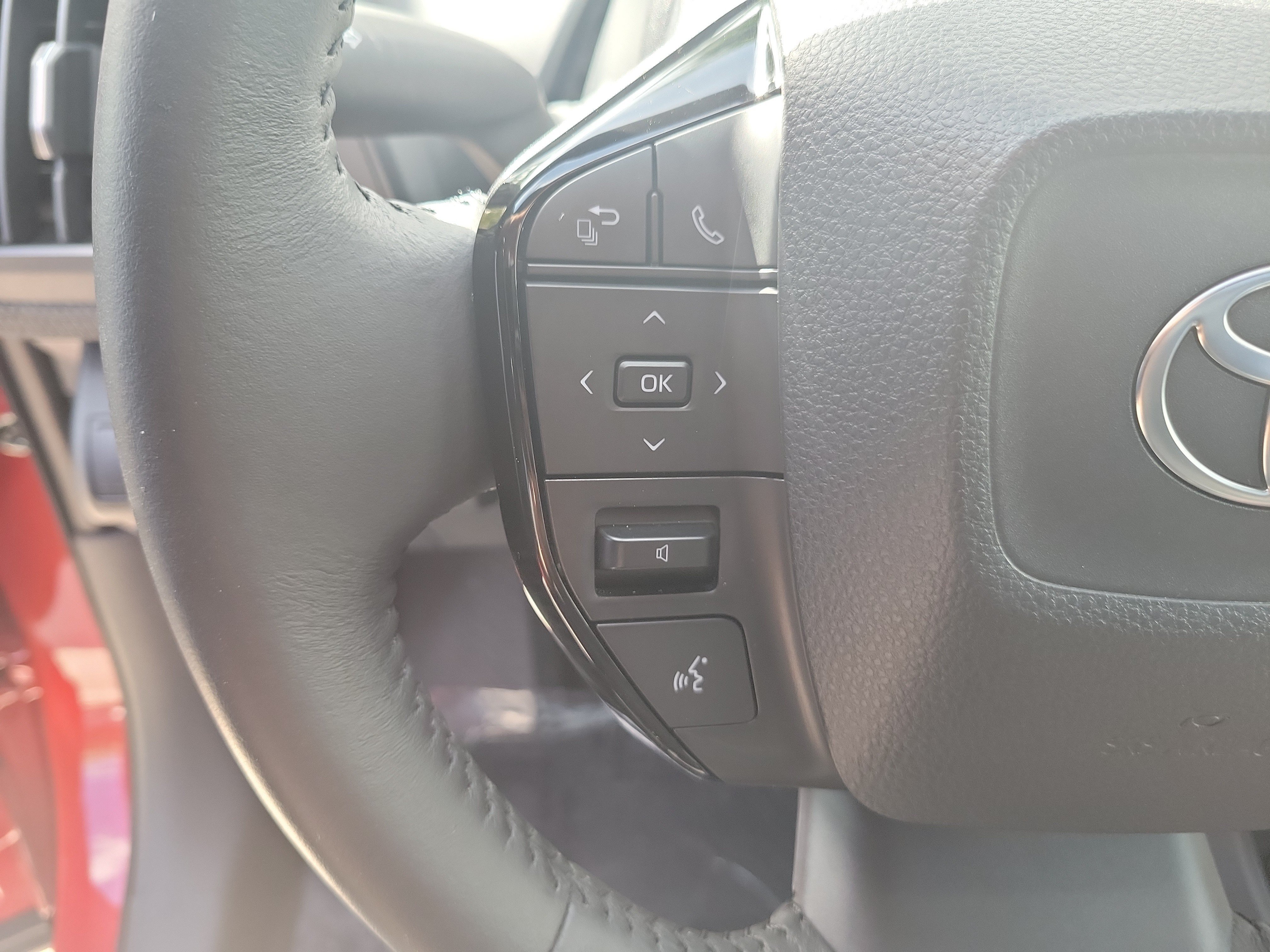 Used 2024 Toyota bZ4X FWD image 30