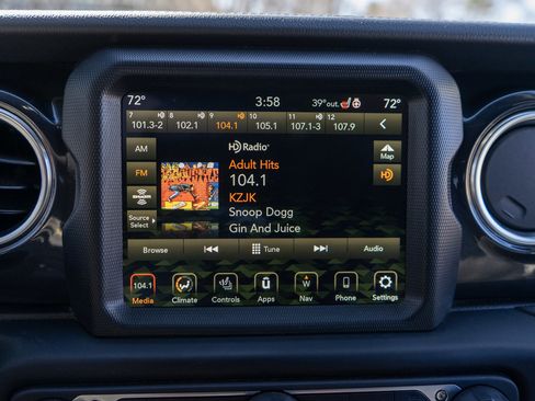 Used 2023 Jeep Wrangler Unlimited Sahara image 17