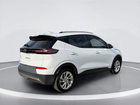 Used 2023 Chevrolet Bolt EUV LT w/ Driver Confidence Package FWD image 4