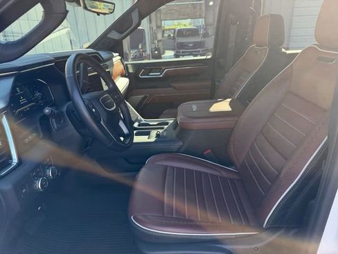 Used 2024 GMC Sierra 3500 Denali Ultimate AWD/4WD image 9