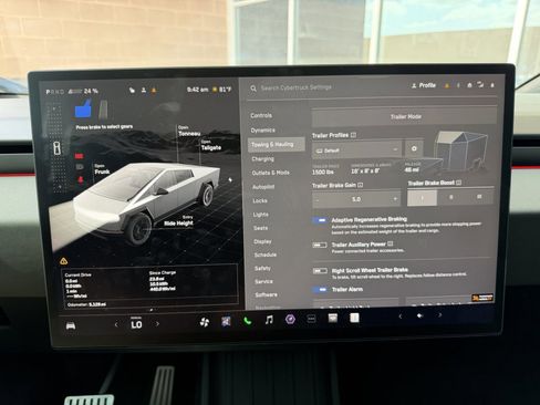 Used 2025 Tesla Cybertruck AWD Crew Cab image 19