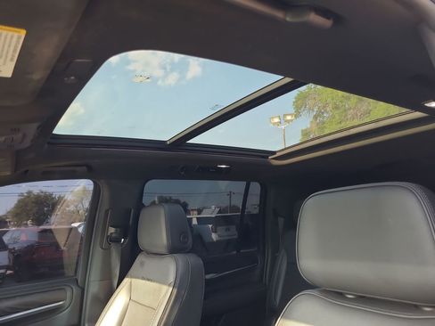 Used 2021 GMC Yukon XL Denali w/ Denali Premium Package image 19