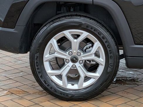 Used 2025 Jeep Compass Latitude image 10