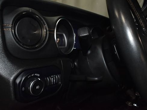 Used 2022 Jeep Wrangler Unlimited Sahara AWD/4WD image 25