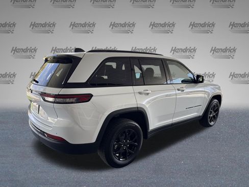 Used 2024 Jeep Grand Cherokee Altitude image 9