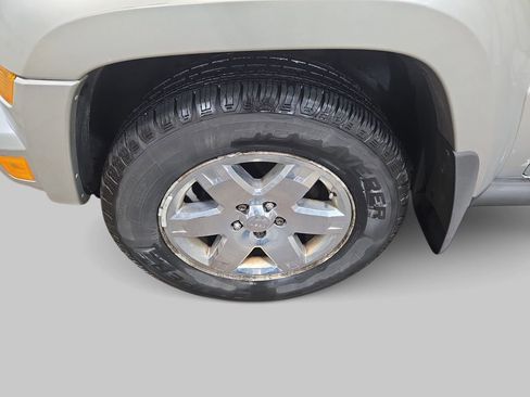 Used 2005 Jeep Liberty Limited image 29