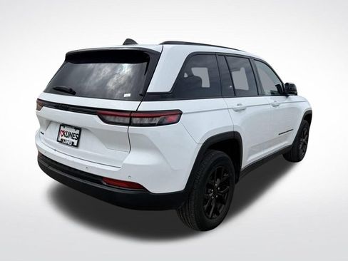 Used 2024 Jeep Grand Cherokee Altitude AWD/4WD image 15