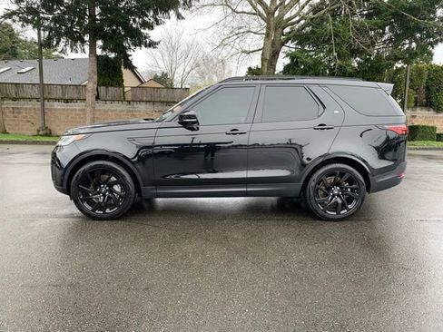 Used 2023 Land Rover Discovery S image 2