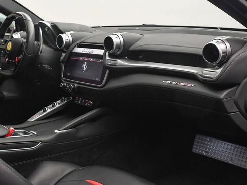 Used 2018 Ferrari GTC4Lusso T image 21