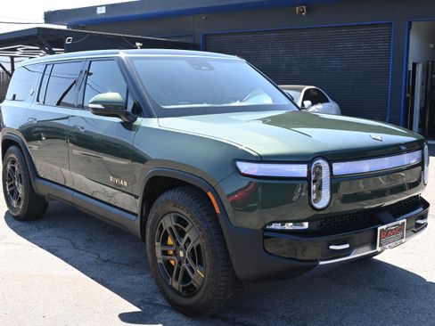Used 2023 Rivian R1S Adventure AWD/4WD image 4