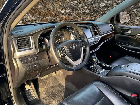 Used 2015 Toyota Highlander Limited image 11