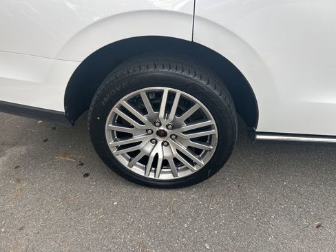 Used 2023 Ford Expedition Limited image 32