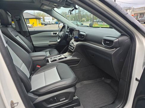 Used 2023 Ford Explorer XLT w/ Equipment Group 202A image 13