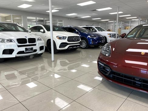 Used 2014 Jeep Grand Cherokee SRT image 35