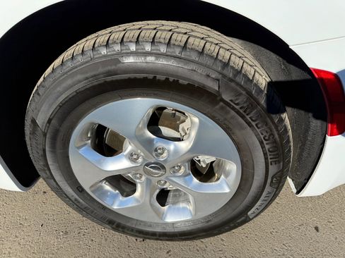 Used 2018 Chrysler Pacifica Touring-L image 11