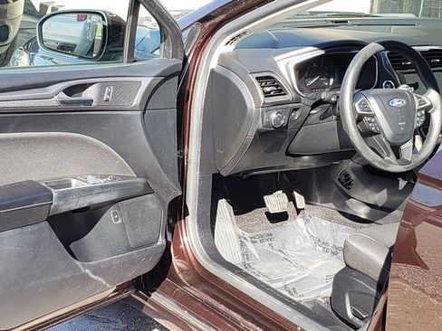 Used 2019 Ford Fusion SE image 10