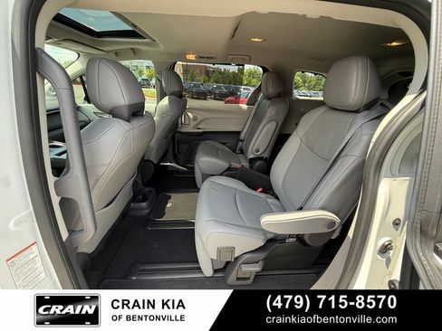 Used 2023 Toyota Sienna Limited FWD image 25