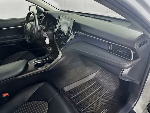 Used 2022 Toyota Camry SE image 30