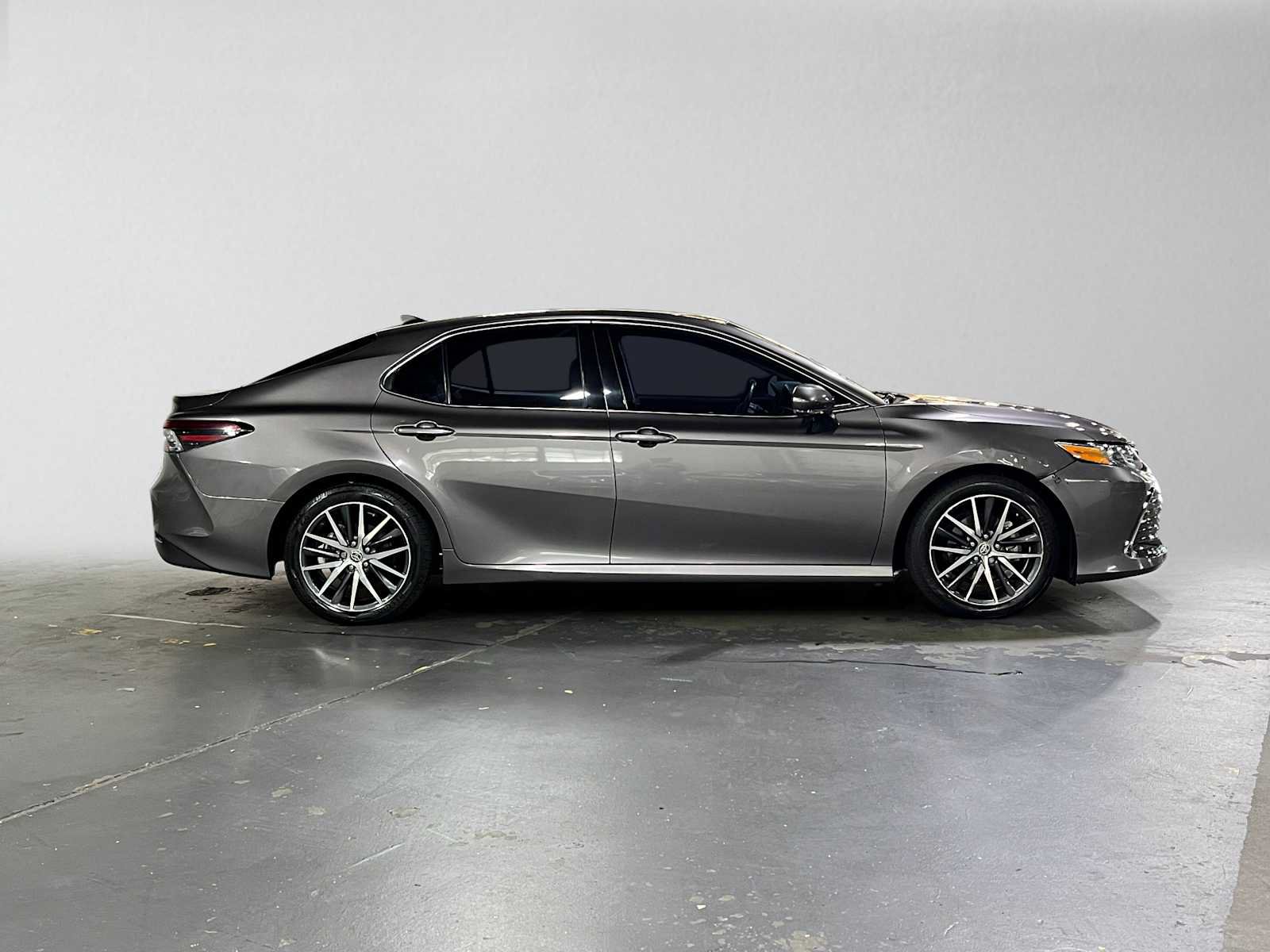 Used 2023 Toyota Camry XLE w/ Navigation Package FWD image 2