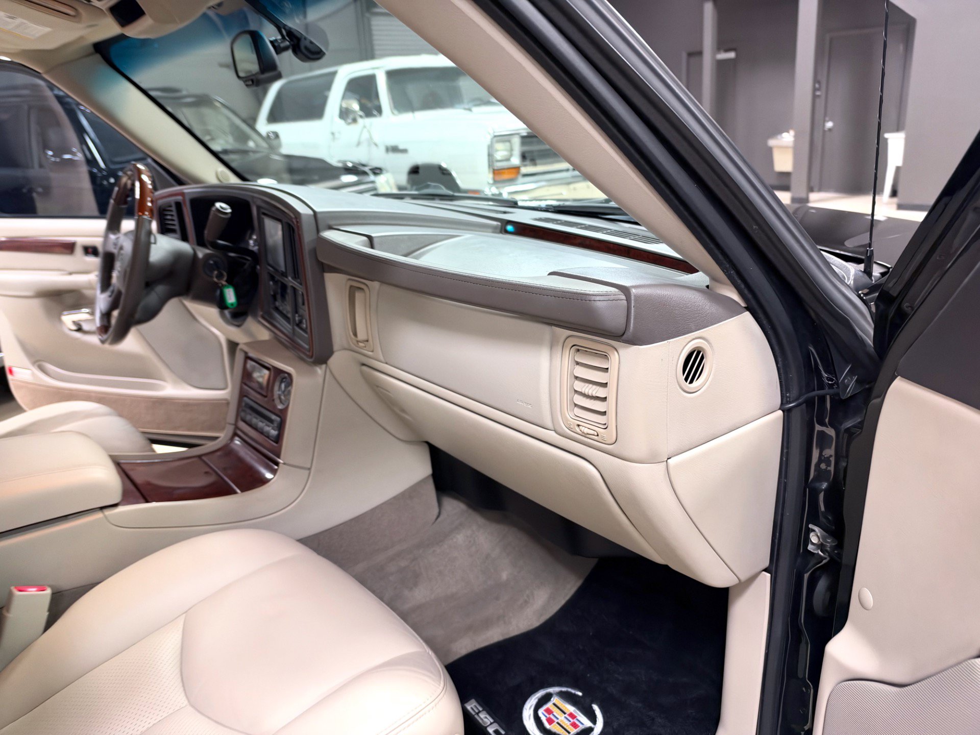 Used 2005 Cadillac Escalade EXT AWD/4WD image 24
