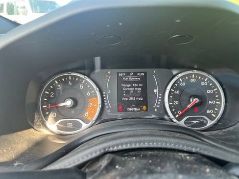 Used 2019 Jeep Renegade Latitude FWD image 21