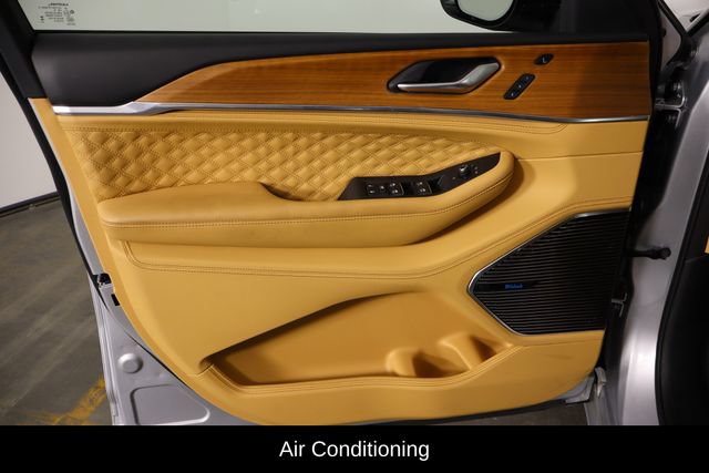 Used 2025 Jeep Grand Cherokee Summit AWD/4WD image 19