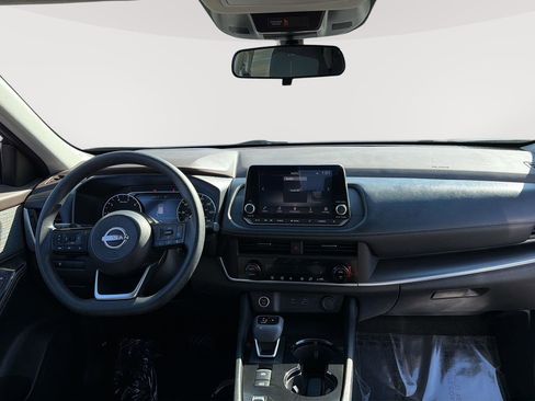 Used 2023 Nissan Rogue SV image 17