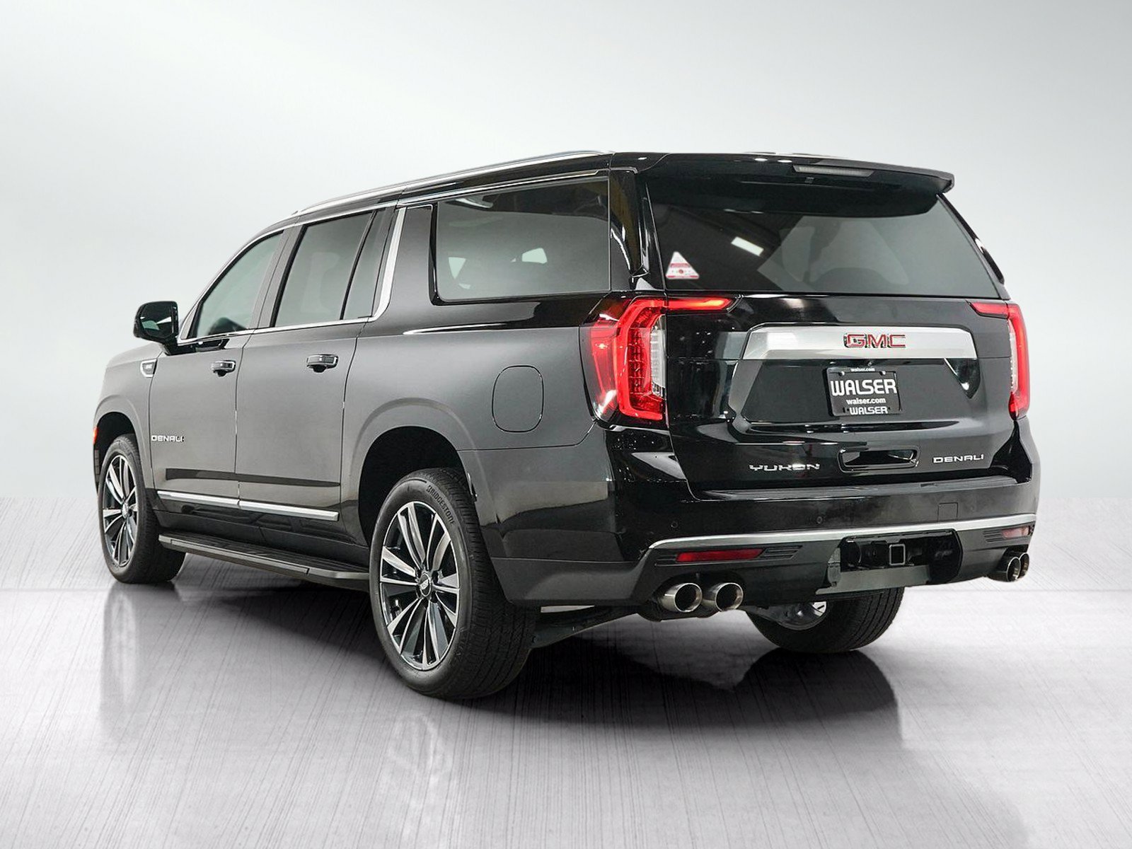 Used 2023 GMC Yukon XL Denali AWD/4WD image 3