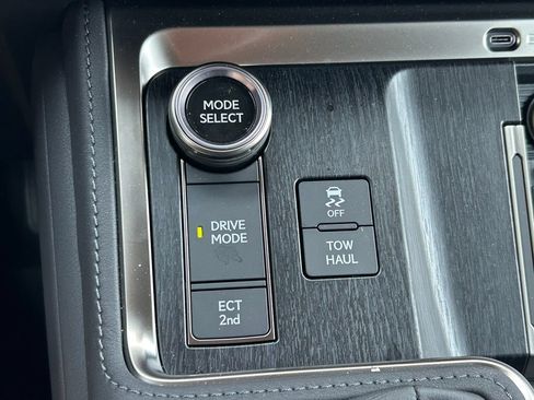 Used 2025 Lexus GX 550 w/ Accessory Package (2T) AWD/4WD image 36