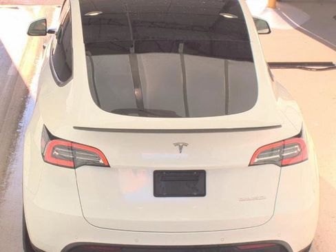 Used 2021 Tesla Model Y Performance image 5