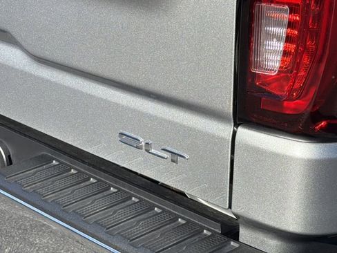 Used 2025 GMC Sierra 1500 SLT AWD/4WD image 25