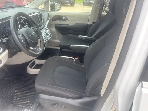 Used 2024 Chrysler Voyager LX FWD image 15