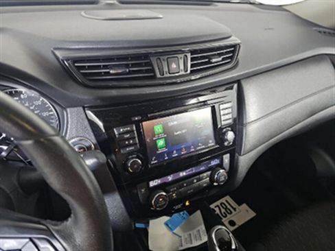 Used 2018 Nissan Rogue SV w/ Premium Package FWD image 12
