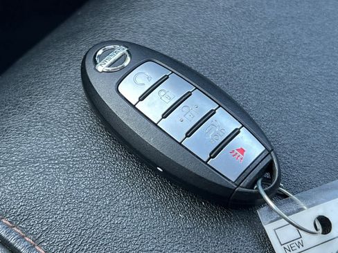 Used 2017 Nissan Armada Platinum image 25