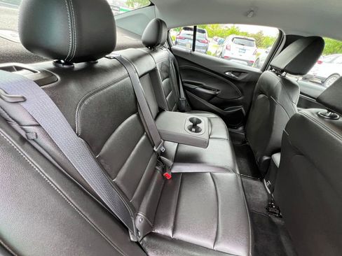 Used 2019 Chevrolet Cruze Premier FWD image 22