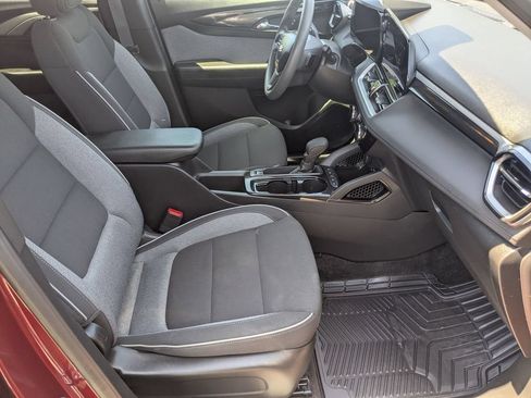 Used 2025 Chevrolet TrailBlazer LT AWD/4WD image 18