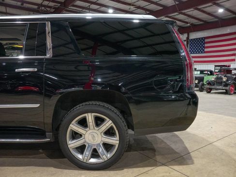 Used 2018 Cadillac Escalade ESV Luxury image 5