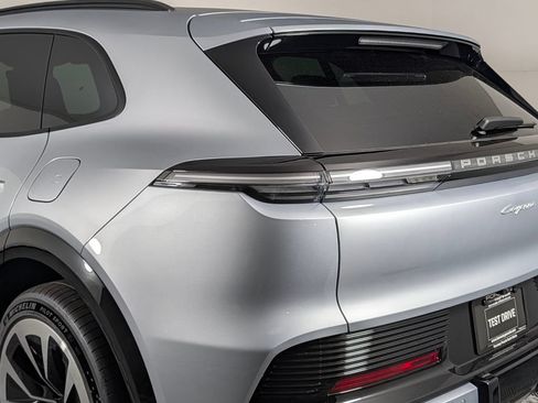 New 2026 Porsche Cayenne Electric AWD/4WD image 16